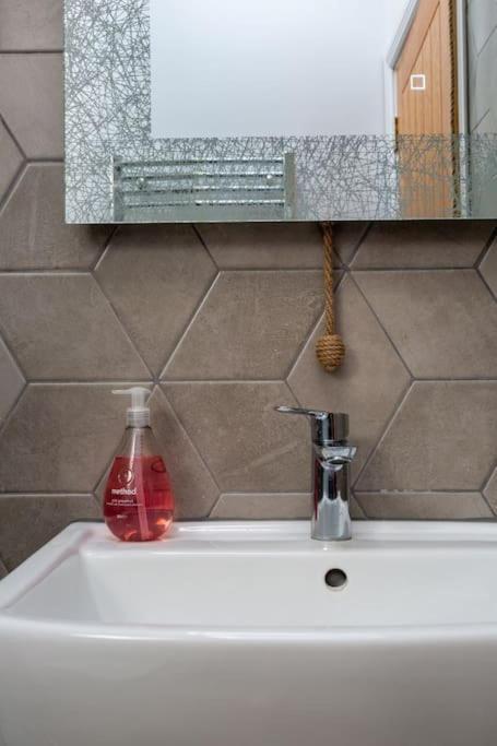 The Tullet, Boutique Hideaway In Somerset Chalé *