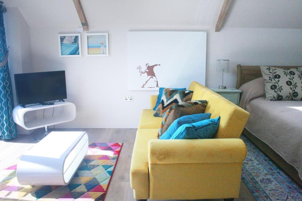 The Tullet, Boutique Hideaway In Somerset Chalé Banwell